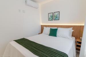 En eller flere senge i et værelse på HomeOffice Moderno • Vista Mar • Ed Palmer • NOMDS