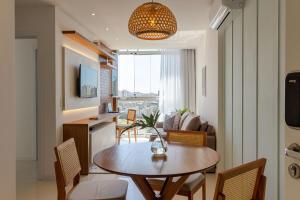 Et tv og/eller underholdning på HomeOffice Moderno • Vista Mar • Ed Palmer • NOMDS