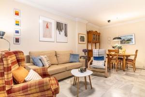 a living room with a couch and a table at Apartamento Costa Nagüeles 2hab. in Marbella
