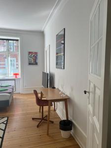 Televiisor ja/või meelelahutuskeskus majutusasutuses Topcity