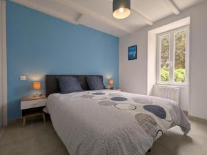 Postel nebo postele na pokoji v ubytování Charmante maison charentaise avec jardin privé et parking à Challignac - FR-1-653-281