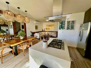 Η κουζίνα ή μικρή κουζίνα στο Casa amigos Cabo Ocean Breeze Haven