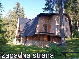 Budova, kde se prázdninový dům nachází + 5 fotografií