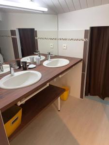 Bilik mandi di Duplex Mont Vernon 3 bdr with ocean view!