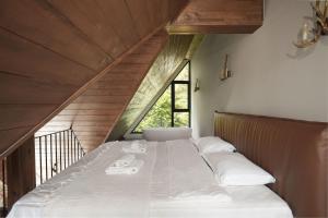a bedroom with a bed with towels and a window at Gigi Mountain Home in Divčibare