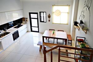 Cuisine ou kitchenette dans l'établissement Woo Shiba House