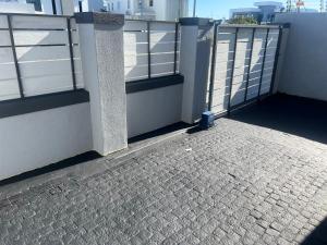 Gambar di galeri bagi Luxury Ensuite Bachelor Pad with Separate Entrance & Gate - Maximum Privacy Guaranteed! di Cape Town