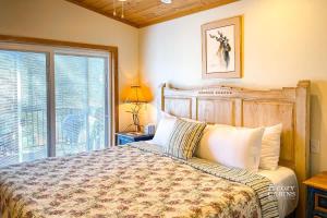 a bedroom with a bed and a large window at Montana Vista in Ponderosa Heights +16 photos