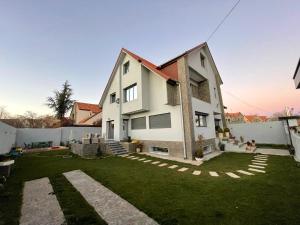 Το κτήριο όπου στεγάζεται  η βίλα