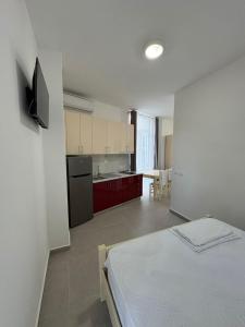 a room with a kitchen with a bed in it at Vila Zyle in Velipojë +25 photos