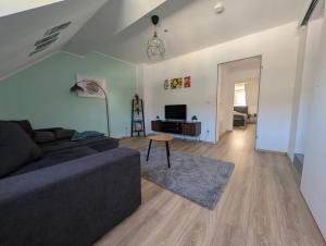 a living room with a couch and a table at Traumwohnung über den Dächern Rüttenscheids in Essen