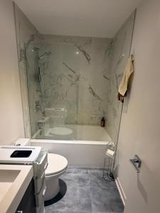 モントリオールにあるGriffintown luxury 1 open bedroom apartmentのギャラリーの写真