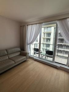 モントリオールにあるGriffintown luxury 1 open bedroom apartmentのギャラリーの写真
