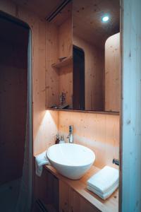 Ένα μπάνιο στο SLEEPBOAT Floating House