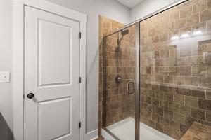 Ένα μπάνιο στο Modern Upscale Farmhouse- in Uptown CLT! +15 φωτογραφίες