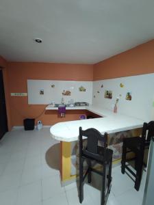 a kitchen with a table and two chairs at Las Villas Champoton in Champotón