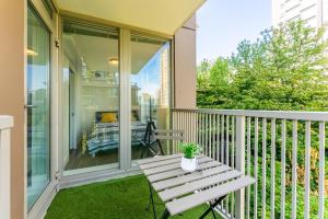 Balkón nebo terasa v ubytování Modern 3BR Condo near BC Place and Rogers Arena