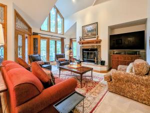 Posezení v ubytování Chateaux DuMont 2702 by SummitCove Lodging