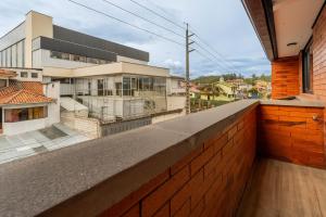 En balkon eller terrasse på Moderna Casa Cuenca
