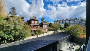 widok z dachu budynku w obiekcie Depto 2D2B Piscina y jacuzzi, a pasos de la playa w mieście Puerto Varas