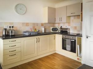 Η κουζίνα ή μικρή κουζίνα στο Turnstone - 2 Linden Court +6 φωτογραφίες