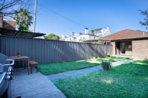 Κήπος έξω από το Glebe Pet Friendly 2BR Sunny House with Yard & Parking