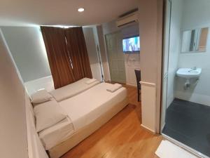 Televisyen dan/atau pusat hiburan di Hotel De Angsana