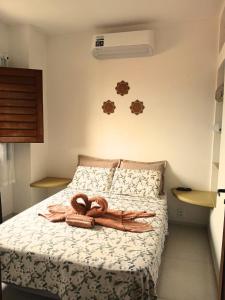 a bed in a room with two ropes on it at 1 COCO BAMBÚ PIPA apto 1, a 200 m da praia e a 100 m do centro da cidade in Pipa
