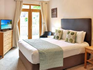 Giường trong phòng chung tại Family Lodge No 4 - Uk45693