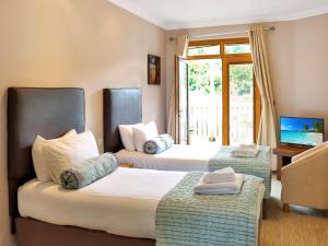 Giường trong phòng chung tại Family Lodge No 4 - Uk45693 +16 ảnh