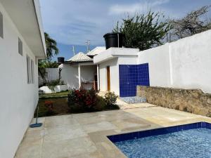 Πισίνα στο ή κοντά στο Espectacular casa, vista al mar y piscina privada