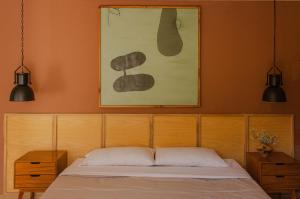 a bedroom with a bed and a painting on the wall at Dream Haus Country Club in Guadalajara
