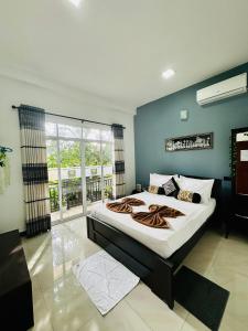 a bedroom with a large bed and a large window at Mountain White Villa by Sunrise in Kandy