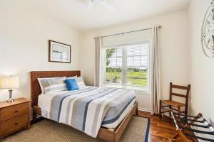 Ένα ή περισσότερα κρεβάτια σε δωμάτιο στο Grove Road Home - Private 5 Acres, Fire Pit, Spacious Retreat, Dog-F