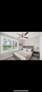 En eller flere senge i et værelse på The Evans Retreat