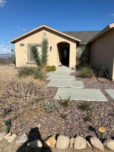 Gallery image of New Lux Sunflower House in Joshua Tree