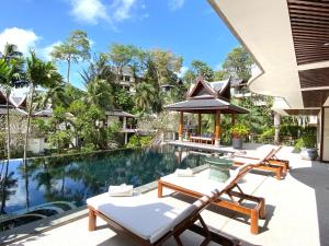 Piscina de la sau aproape de Luxury Seaview Villa Surin Beach Phuket