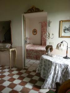 TV a/nebo společenská místnost v ubytování B&B La Locanda Di Cavoleto