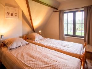 Postel nebo postele na pokoji v ubytování Family Farmhouse, Ploegsteert