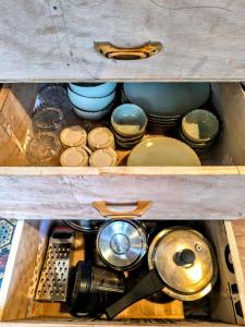 Kuchyň nebo kuchyňský kout v ubytování Entire Tiny Home near Naggar Manali