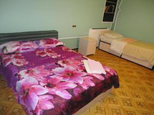 Postel nebo postele na pokoji v ubytování Royal Boutique Hotel on Kievyan