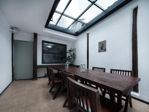 a dining room with a large wooden table and chairs at Lijiang Old Town Moju Homestay, Sifang Street Branch in Lijiang