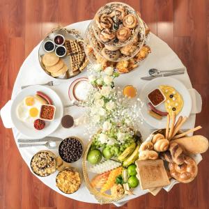 Makanan di atau berdekatan rumah tamu ini