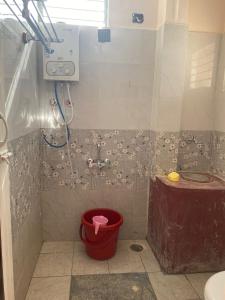 Bilik mandi di Abhi home stay