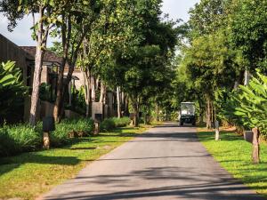 Zahrada ubytování MUTHI MAYA Forest Pool Villa Resort - SHA Plus Certified