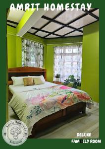 Postel nebo postele na pokoji v ubytování Amrit Homestay