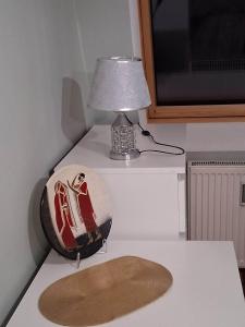 Кровать или кровати в номере Rooms in WOLA near Rondo ONZ i Daszyńskiego