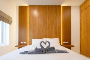 two towels in the shape of hearts on a bed at Luxury Tropical Villa Samui - Shira in Koh Samui 