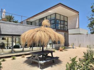 a house with a picnic table in front of it at Moderna casa laguna zapallar, 1 cuadra de la playa in La Laguna Zapallar