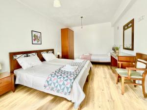 a bedroom with a bed and a desk and a chair at Πράσινο σπιτάκι in Kastoria